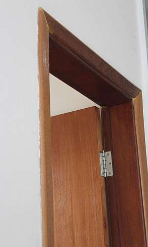 Guarnição de madeira para porta preço Guarnição de madeira para porta preço