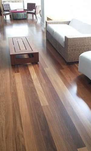 Instalação de assoalhos de madeira Instalação de assoalhos de madeira