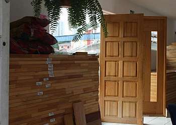 Porta de madeira lisa para quarto